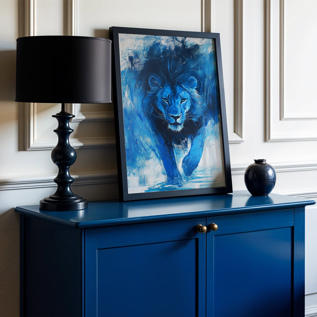 „König in Blau“ – Ausdrucksstarke Löwenkraft - Poster