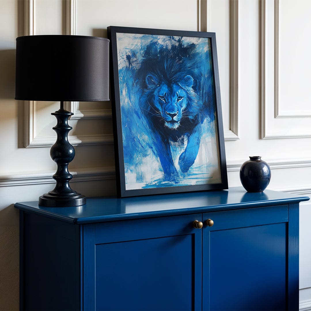 Alivia-Arts KÖNIG IN BLAU – Ausdrucksstarke Löwenkraft - Gerahmtes Poster