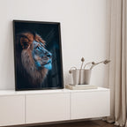 Alivia-Arts MAJESTÄT DES LICHTS – Der Blick eines Löwen - Gerahmtes Poster