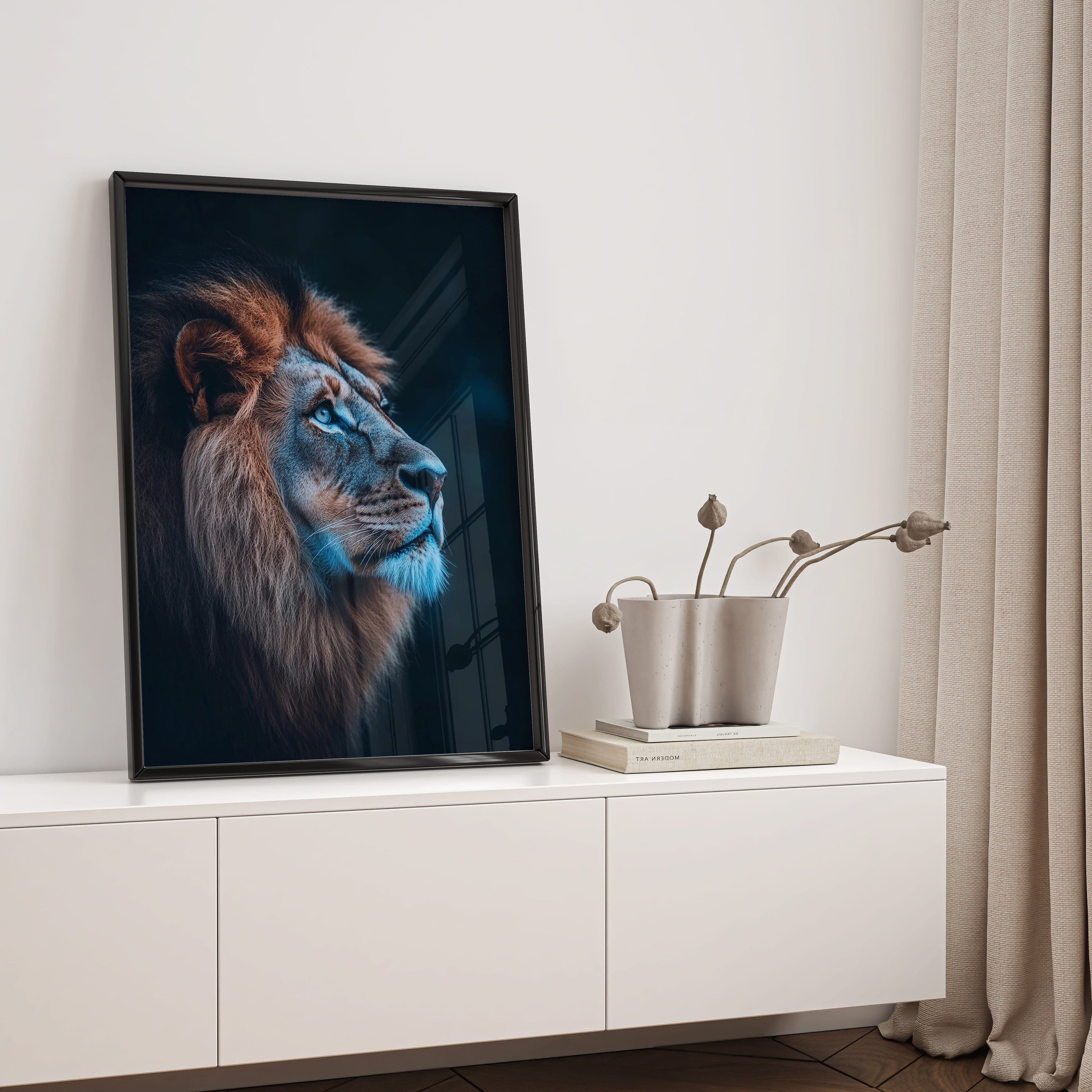 Alivia-Arts MAJESTÄT DES LICHTS – Der Blick eines Löwen - Gerahmtes Poster