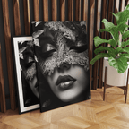 Alivia-Arts VELVET SECRET – Die Maske des Verborgenen - Leinwand