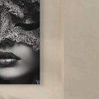 VELVET SECRET – Die Maske des Verborgenen - Leinwand